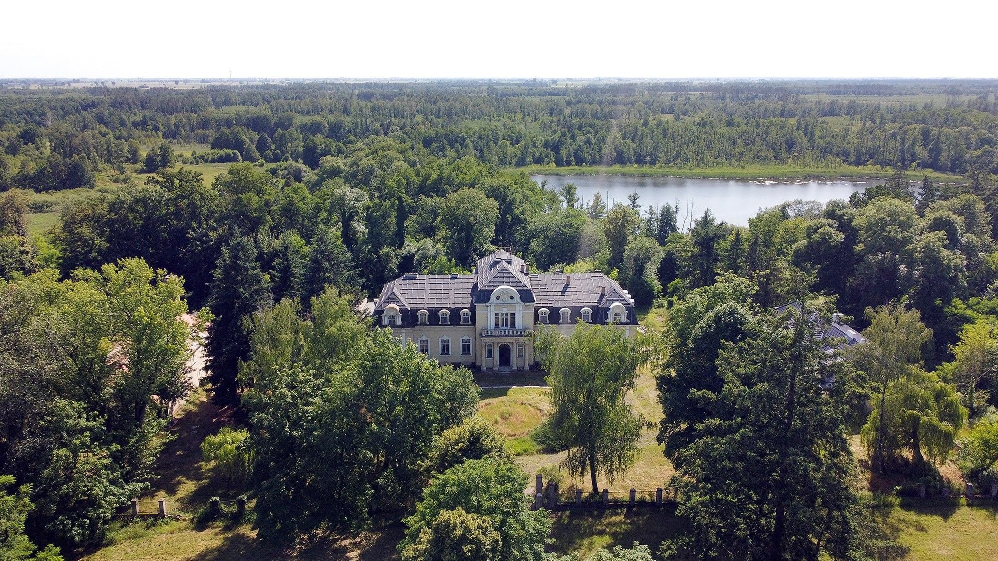 Immagini Villa neobarocca sul lago in vendita