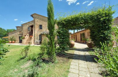 Casa di campagna in vendita Asciano, Toscana, RIF 2992 Weg zu Gebäuden