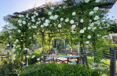 Casa di campagna in vendita Gaiole in Chianti, Toscana, RIF 3003 Sitzmöglichkeit im Garten