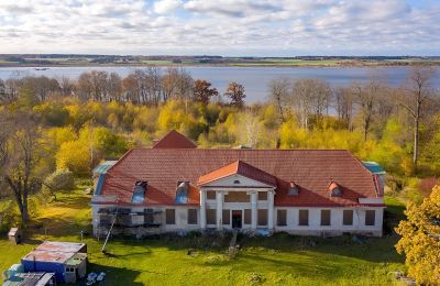 Immobili di carattere, Līgutu - Gutshaus am See in Lettland