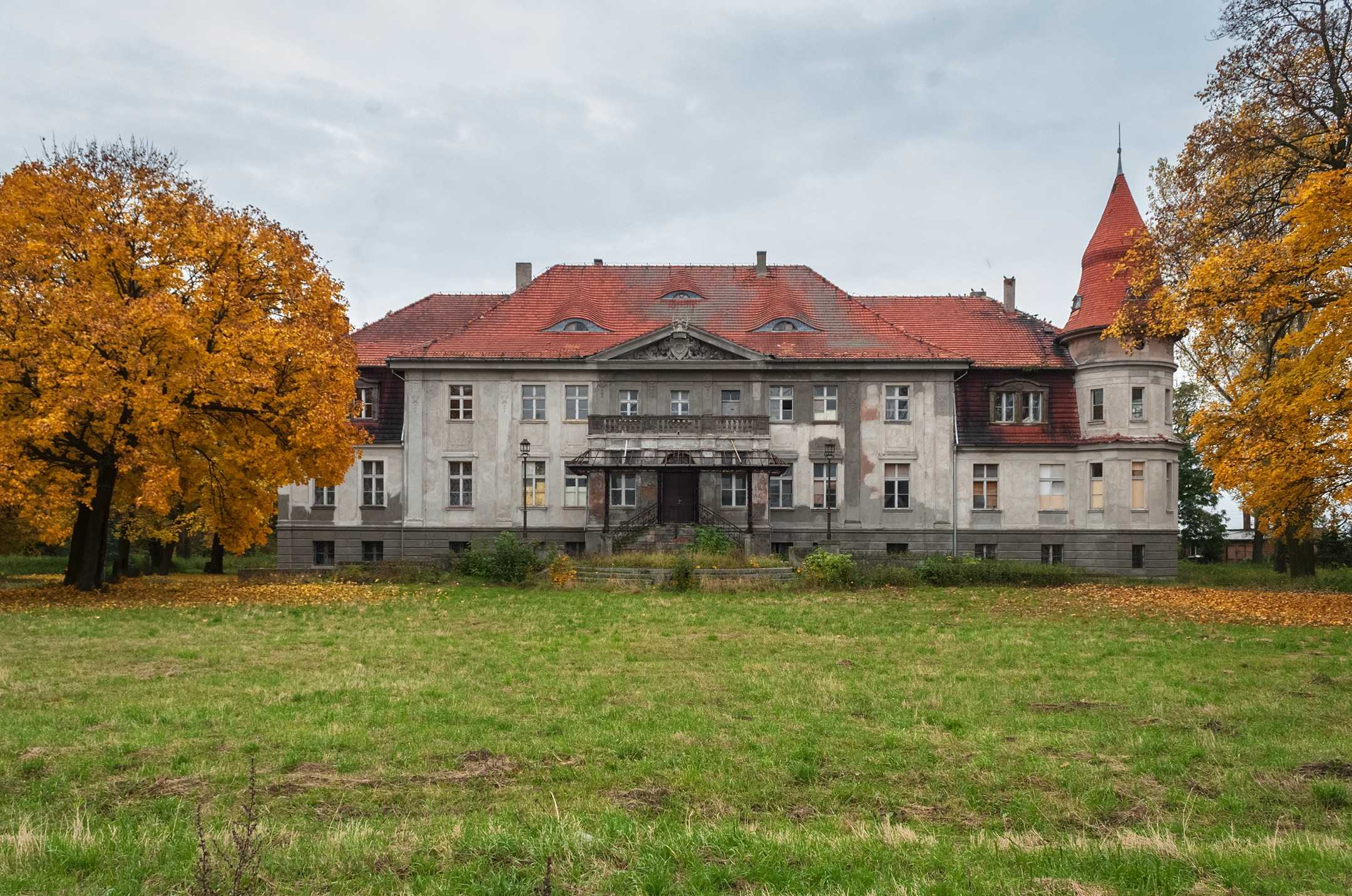 Immagini Casa padronale neobarocca a Karczewo