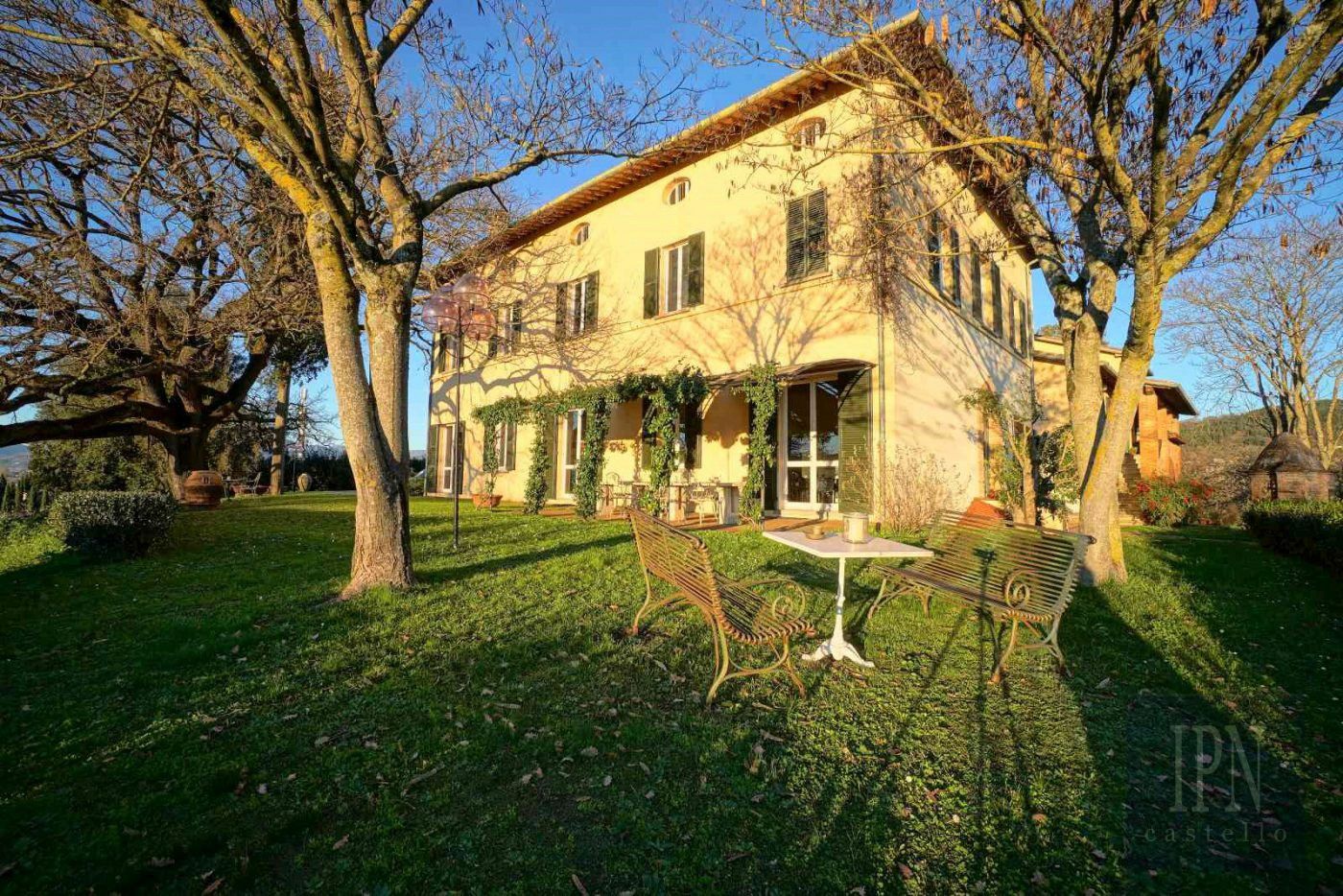 Immagini Villa storica in Umbria sopra la valle del Tevere