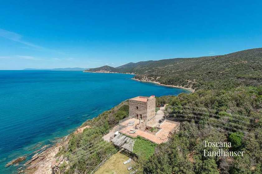 Immagini Toscana: vivere in una torre storica sul mare