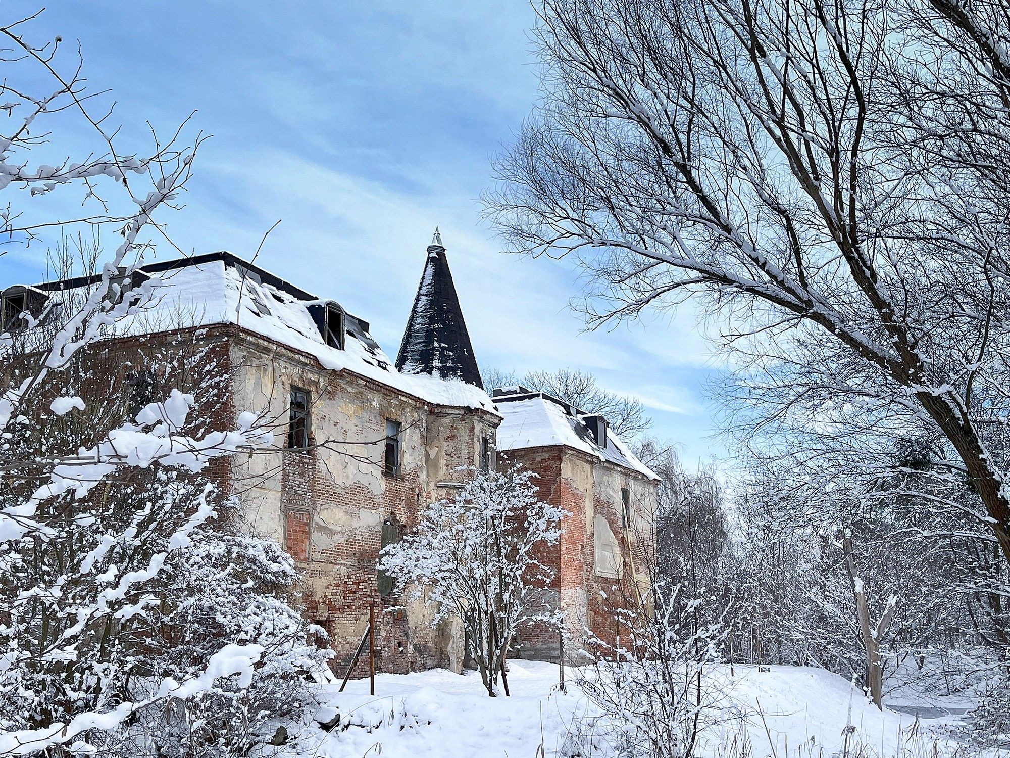 Immagini Castello da ristrutturare con piccolo parco Wrocław, Polonia