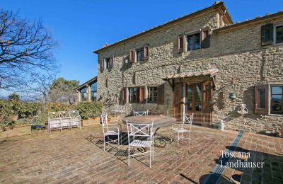 Casa di campagna in vendita Gaiole in Chianti, Toscana, RIF 3041 Terrasse und Blick auf Haus