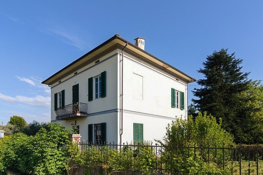 Immagini Grande liberty villa con dependance e piscina vicino a Lucca