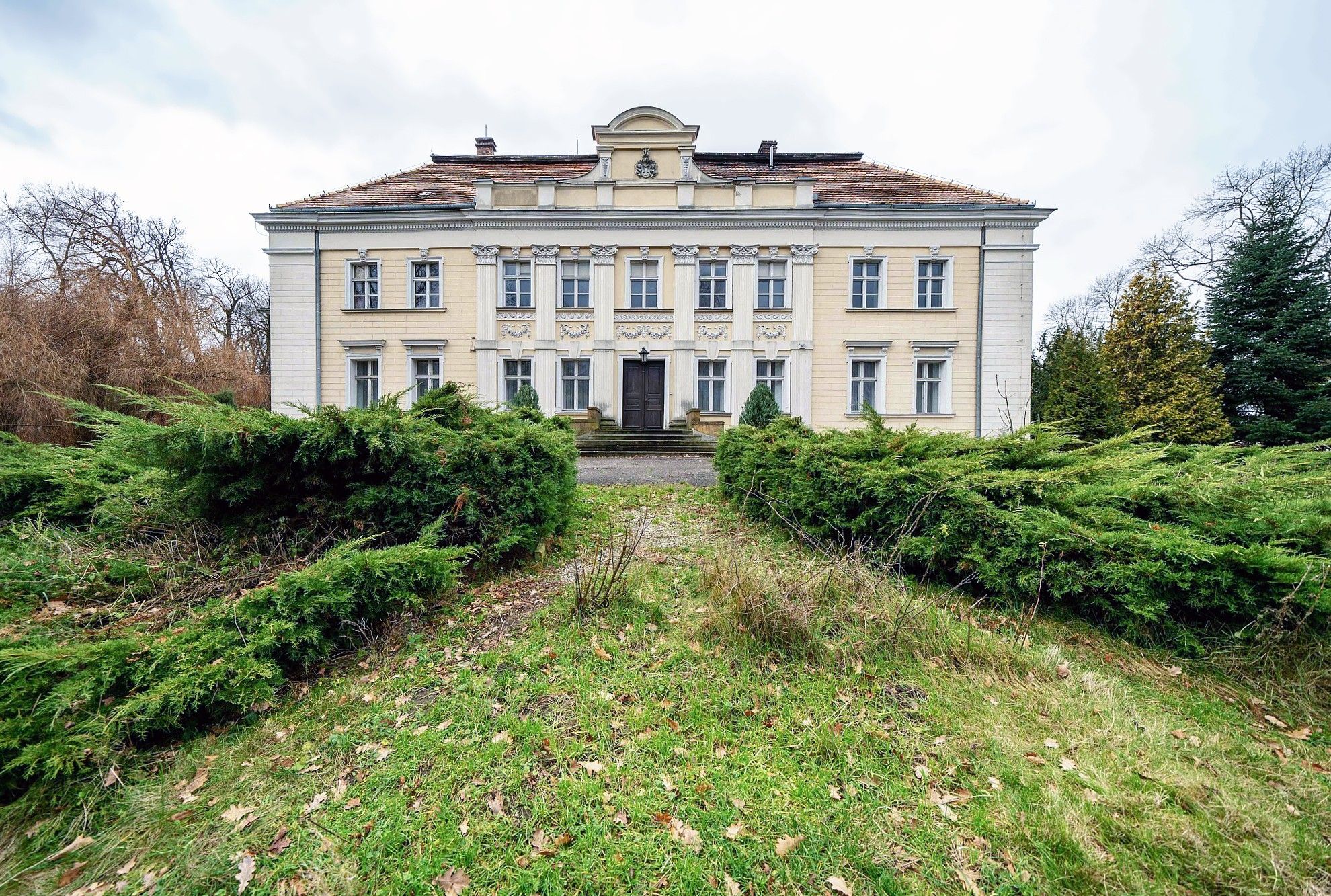 Immagini Casa padronale classicista a Gola, vicino a Gostynin, in Wielkopolska