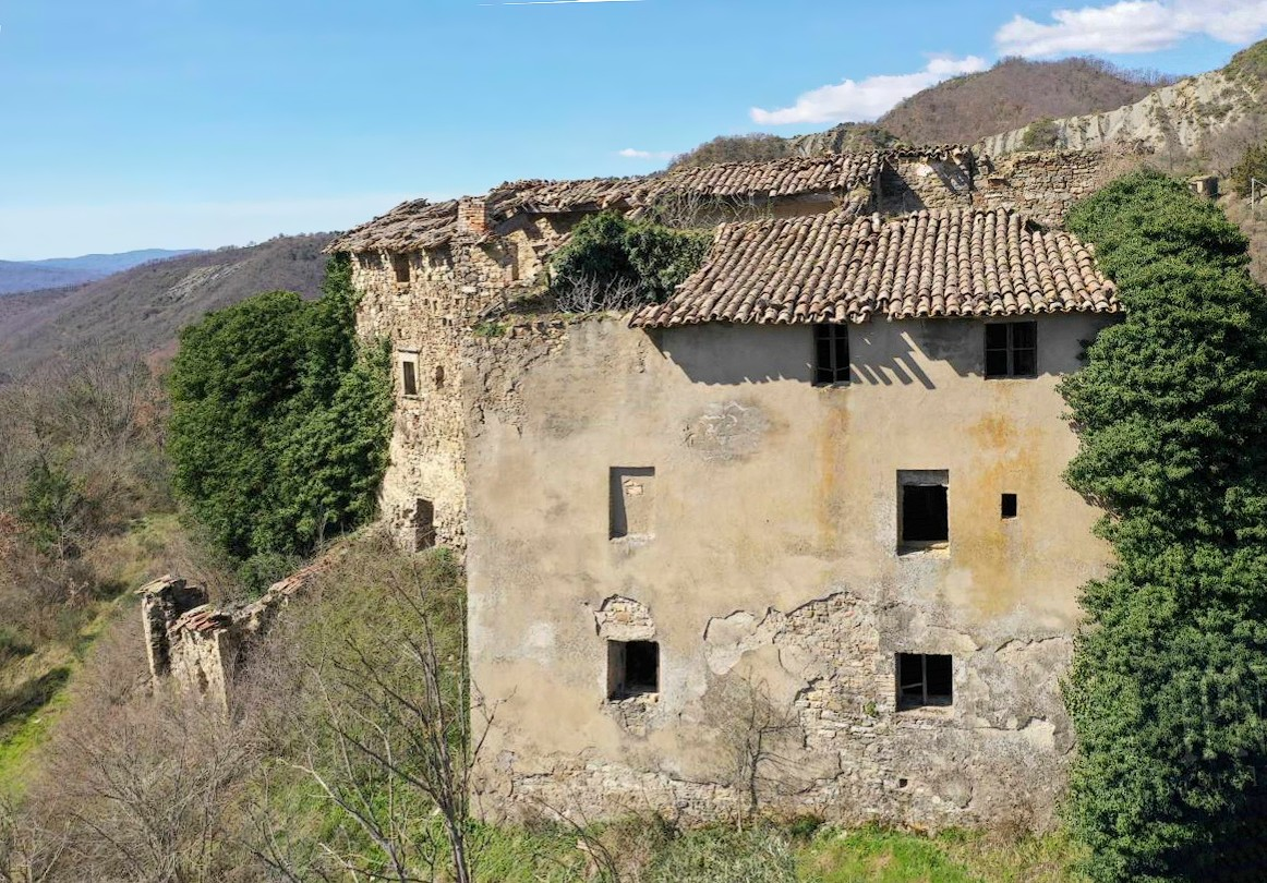 Immagini Parte di un'antica fortezza nell'Umbria settentrionale