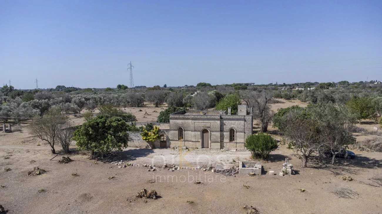 Immagini Tenuta signorile pugliese vicino a Oria con 4 ettari di terreno