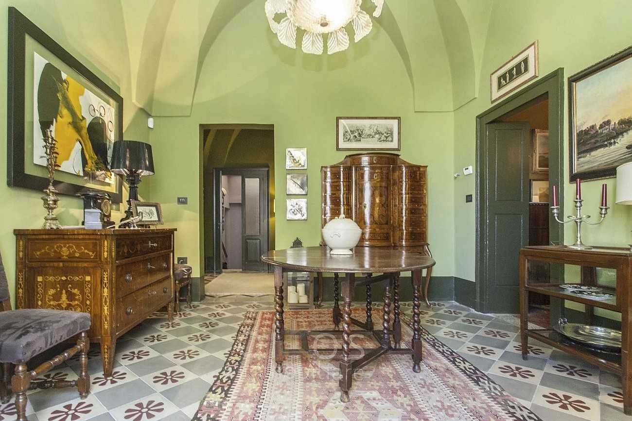 Immagini Elegante appartamento in casa d'epoca a Oria