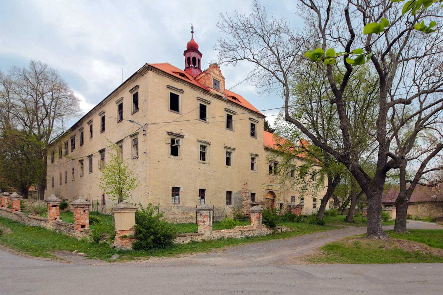 Immagini Castello rinascimentale parzialmente ristrutturato, 60 km a nord di Praga