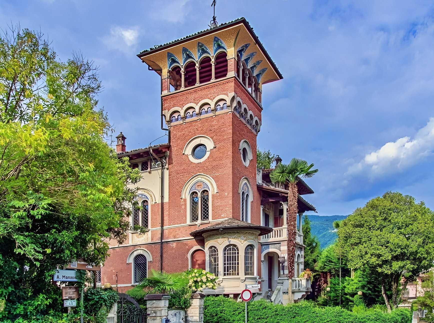 Immagini Villa neoromanica di prestigio con giardino privato a Stresa