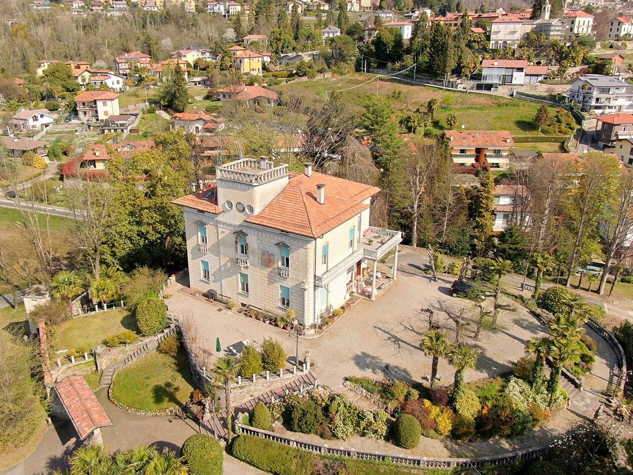 Immagini Villa storica di lusso a Verbania con panorama sul lago