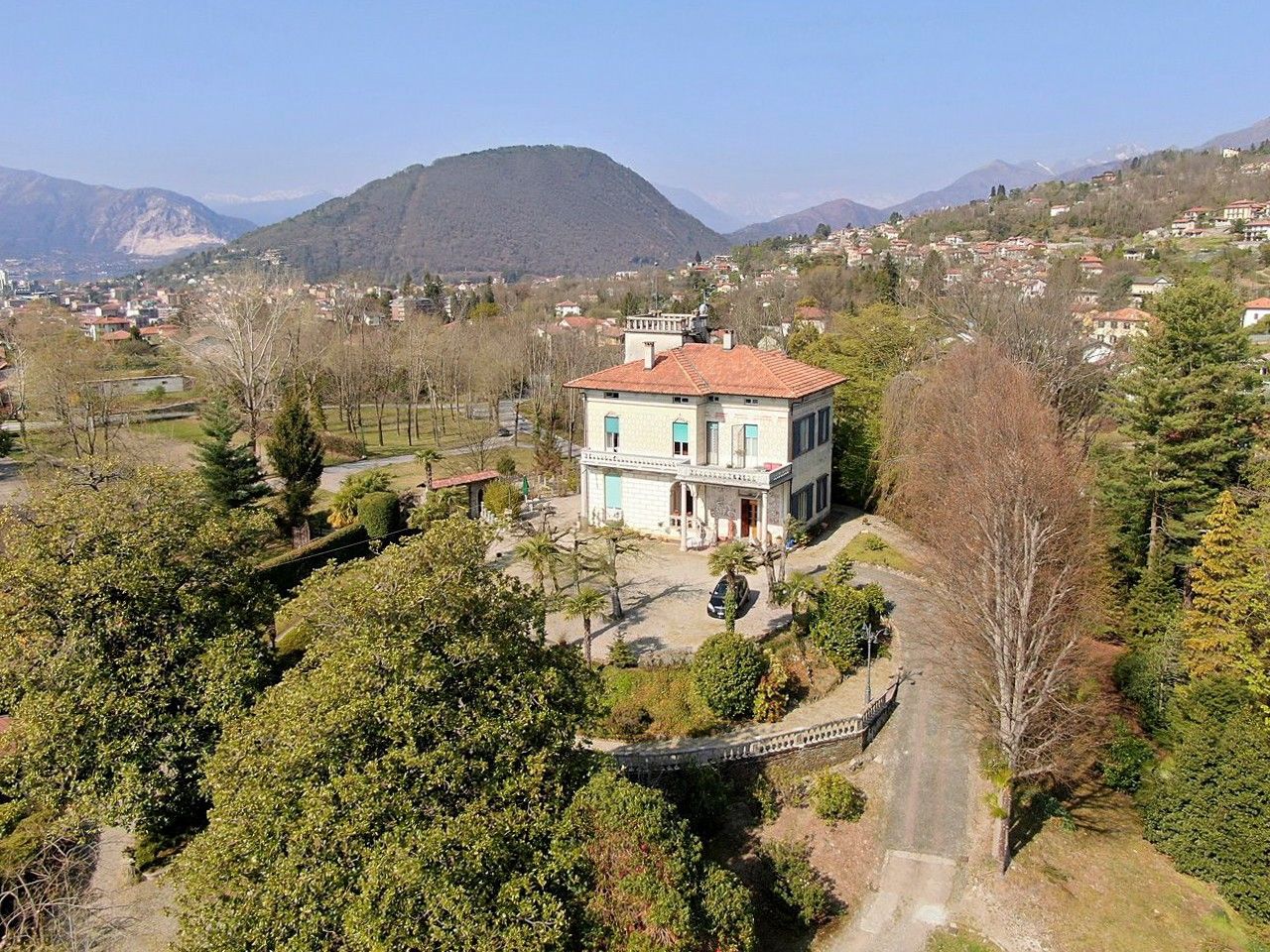 Immagini Villa storica di lusso a Verbania con panorama sul lago