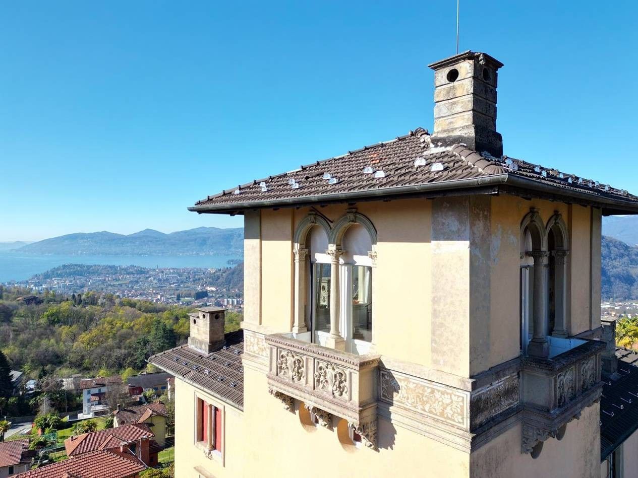 Immagini Verbania: Appartamento con vista lago, camera da letto della torre, giardino