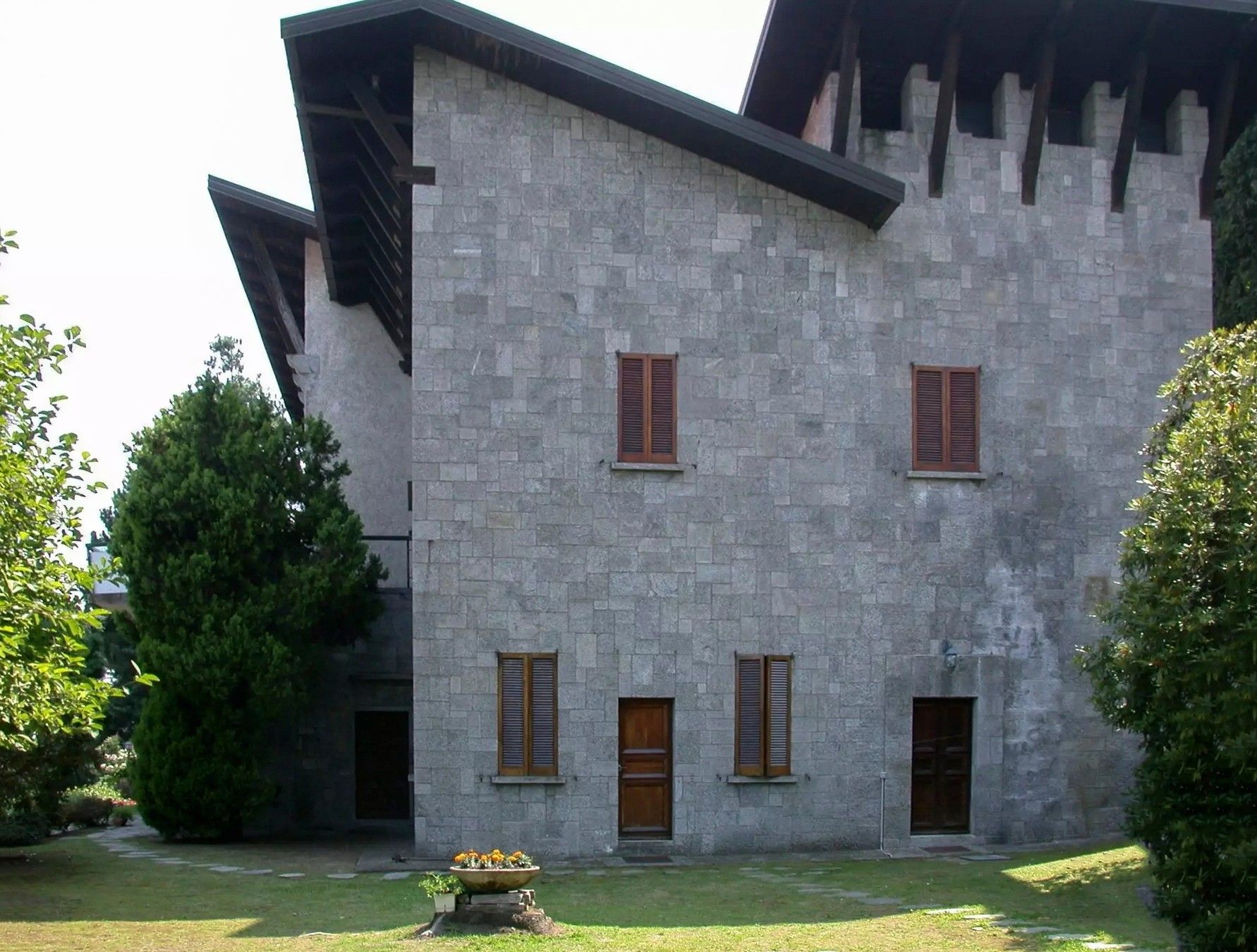 Immagini Grande villa d'epoca a Belgirate con parco, piscina e vista lago