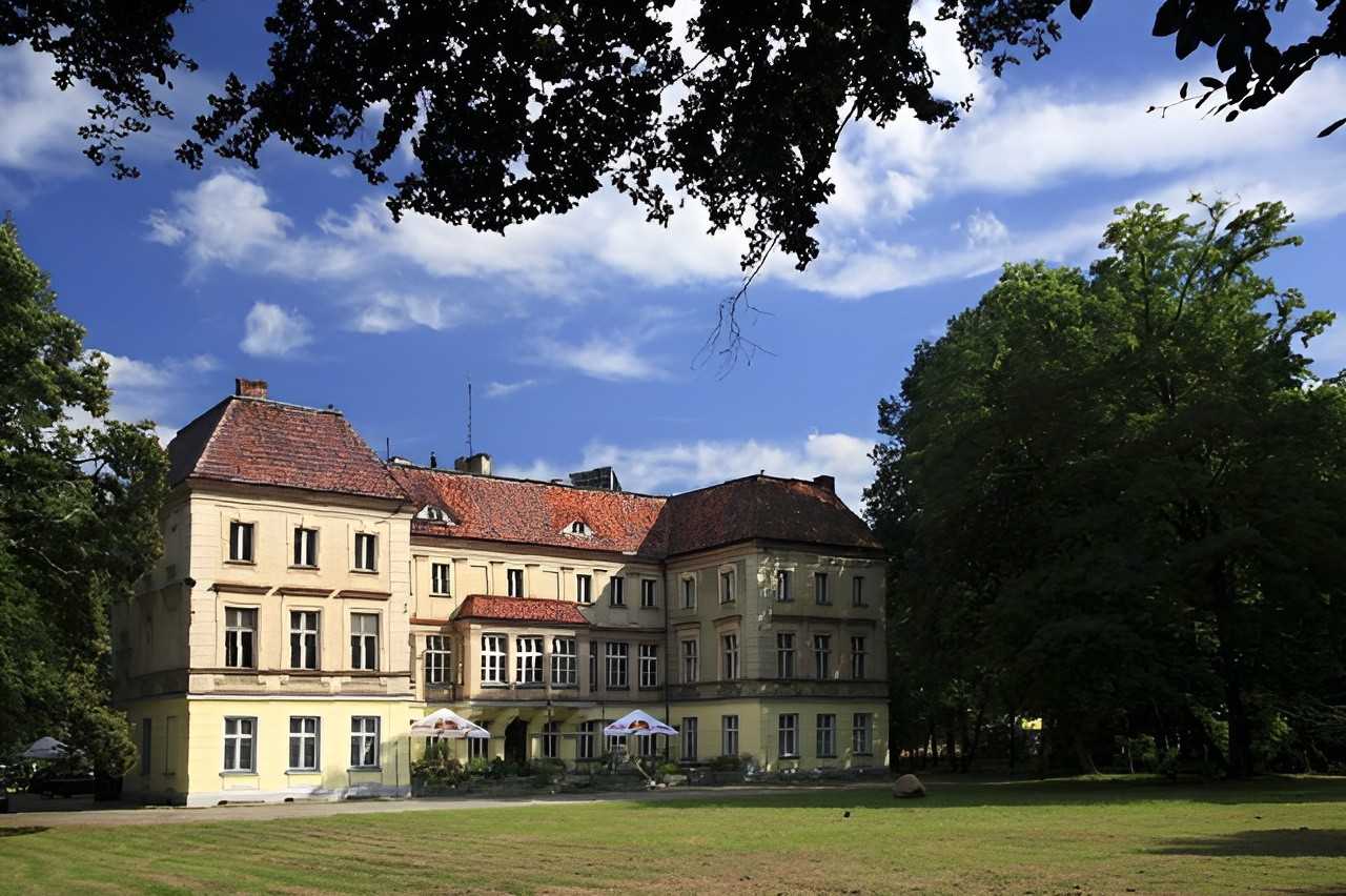 Immagini Castle and park in Southern Poland