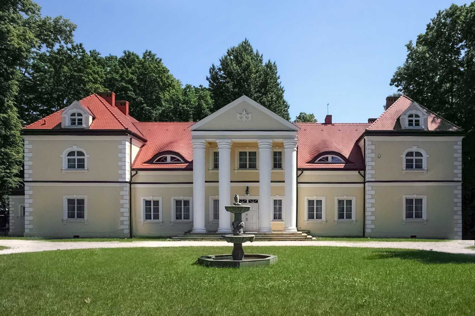 Immagini Beautiful renovated castle in Silesia