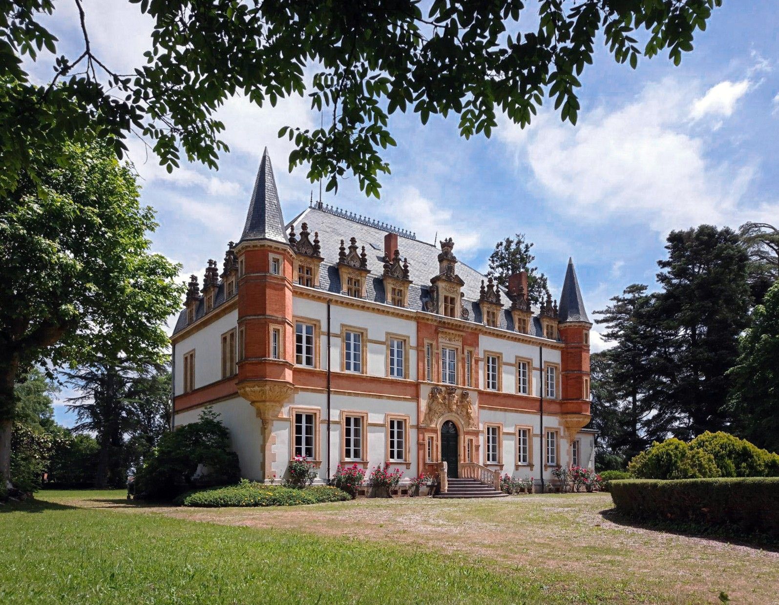 Immagini Magnifico castello nel sud della Francia, regione Haute-Garonne