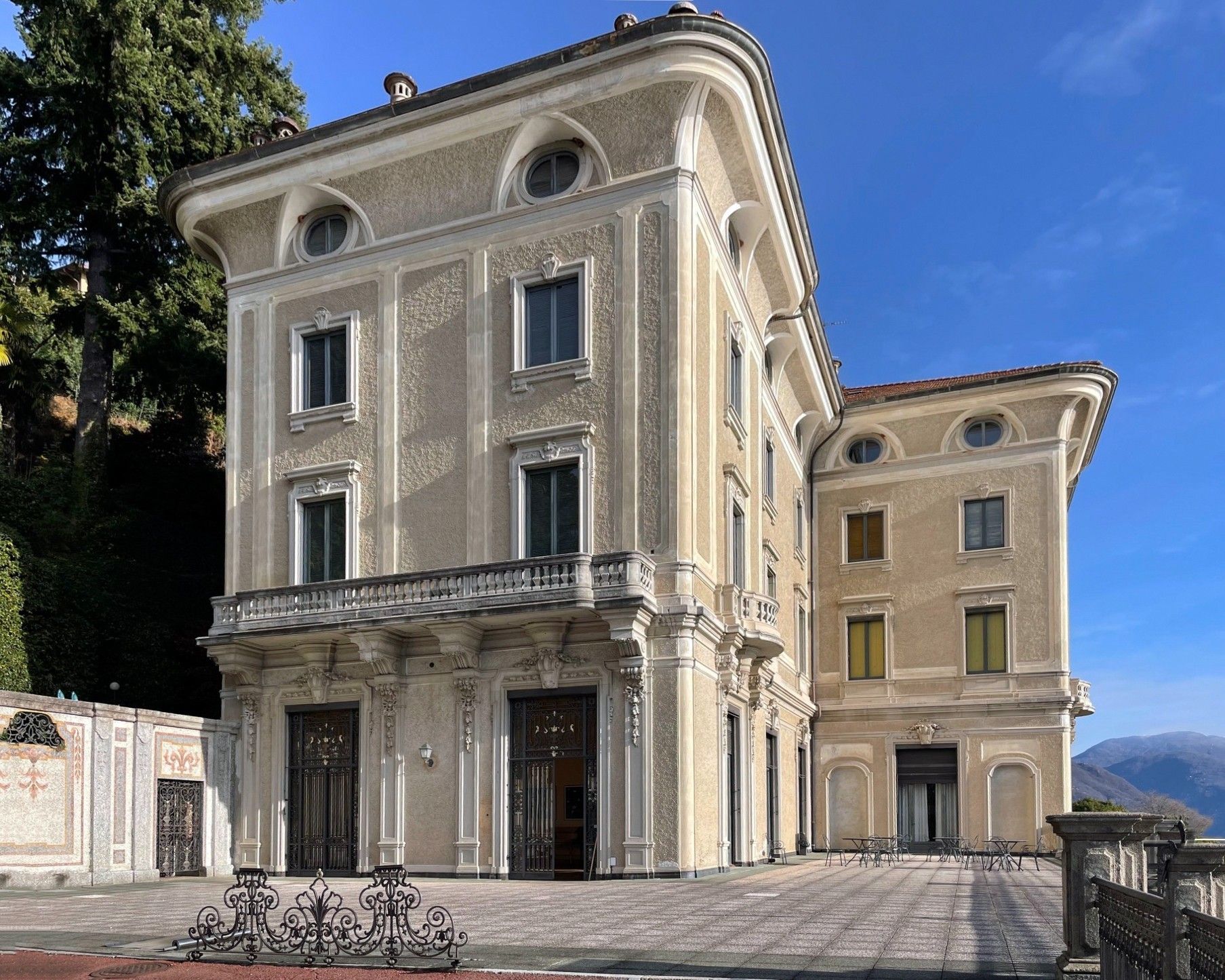 Immagini Appartamento in bella villa con vista lago a Oggebio