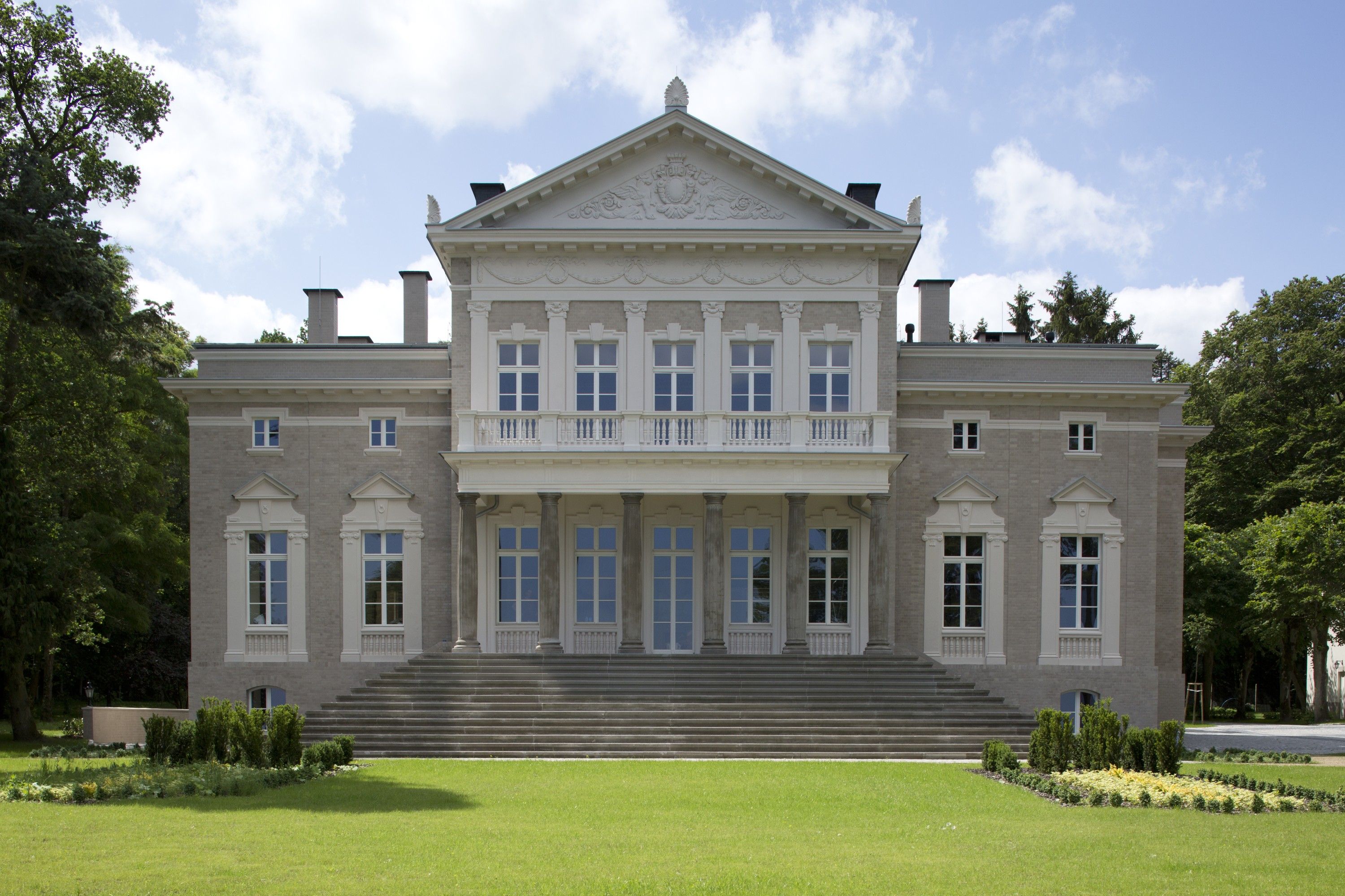 Immagini Palazzo di lusso in posizione fantastica vicino a Berlino