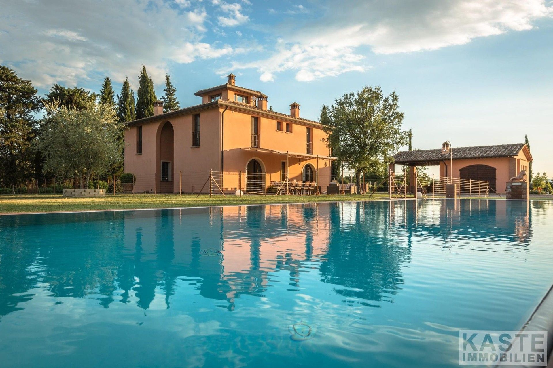 Immagini Villa di prima classe in Toscana con ambiente e vista speciali