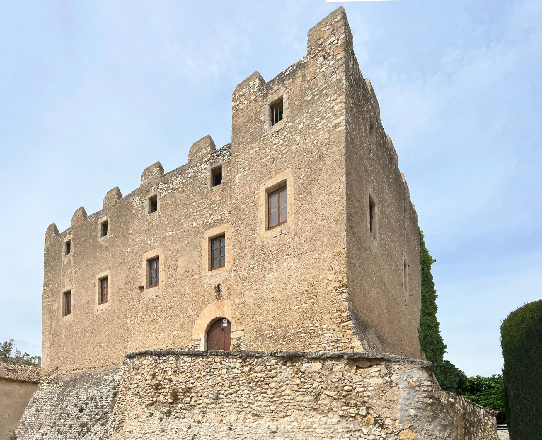 Immagini Castello medievale con vista sul mare a sud di Barcellona