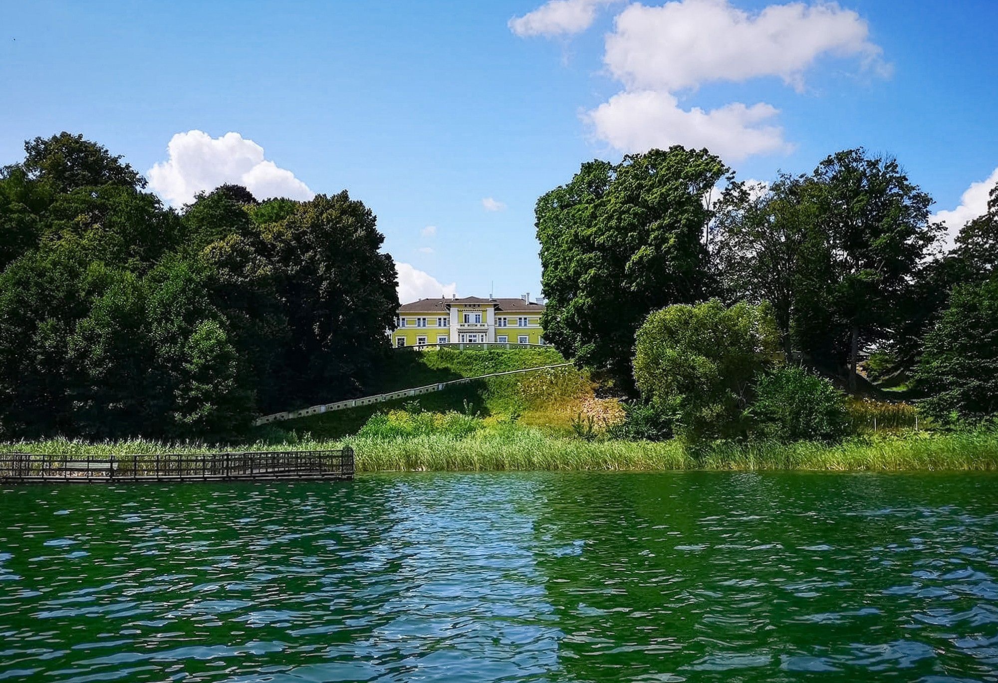 Immagini Villa padronale sul lago nella Masuria, vicino a Olsztyn