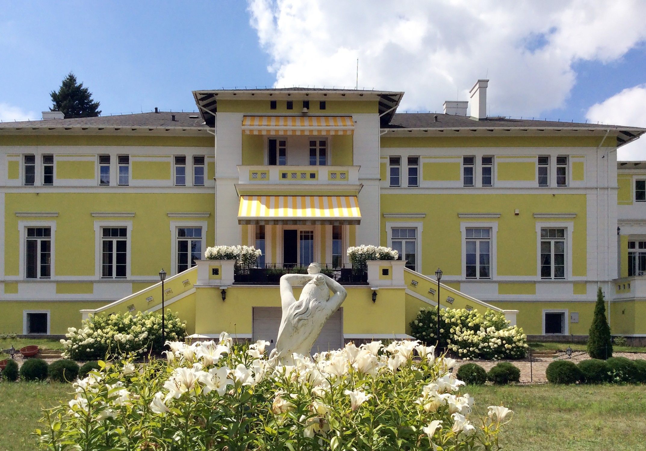 Immagini Villa padronale sul lago nella Masuria, vicino a Olsztyn