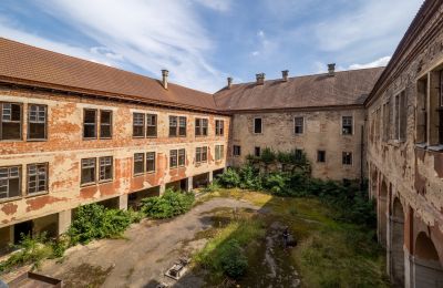 Palazzo in vendita Kounice, Zámek Kounice, Středočeský kraj, Cortile