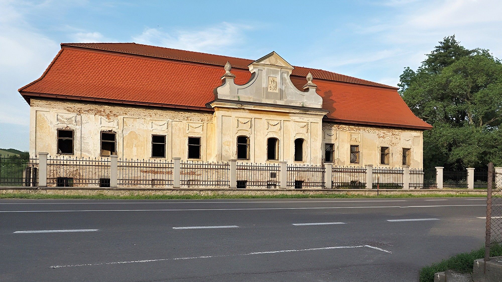 Immagini Investimento immobiliare nella Slovacchia centrale: Villa padronale con parco