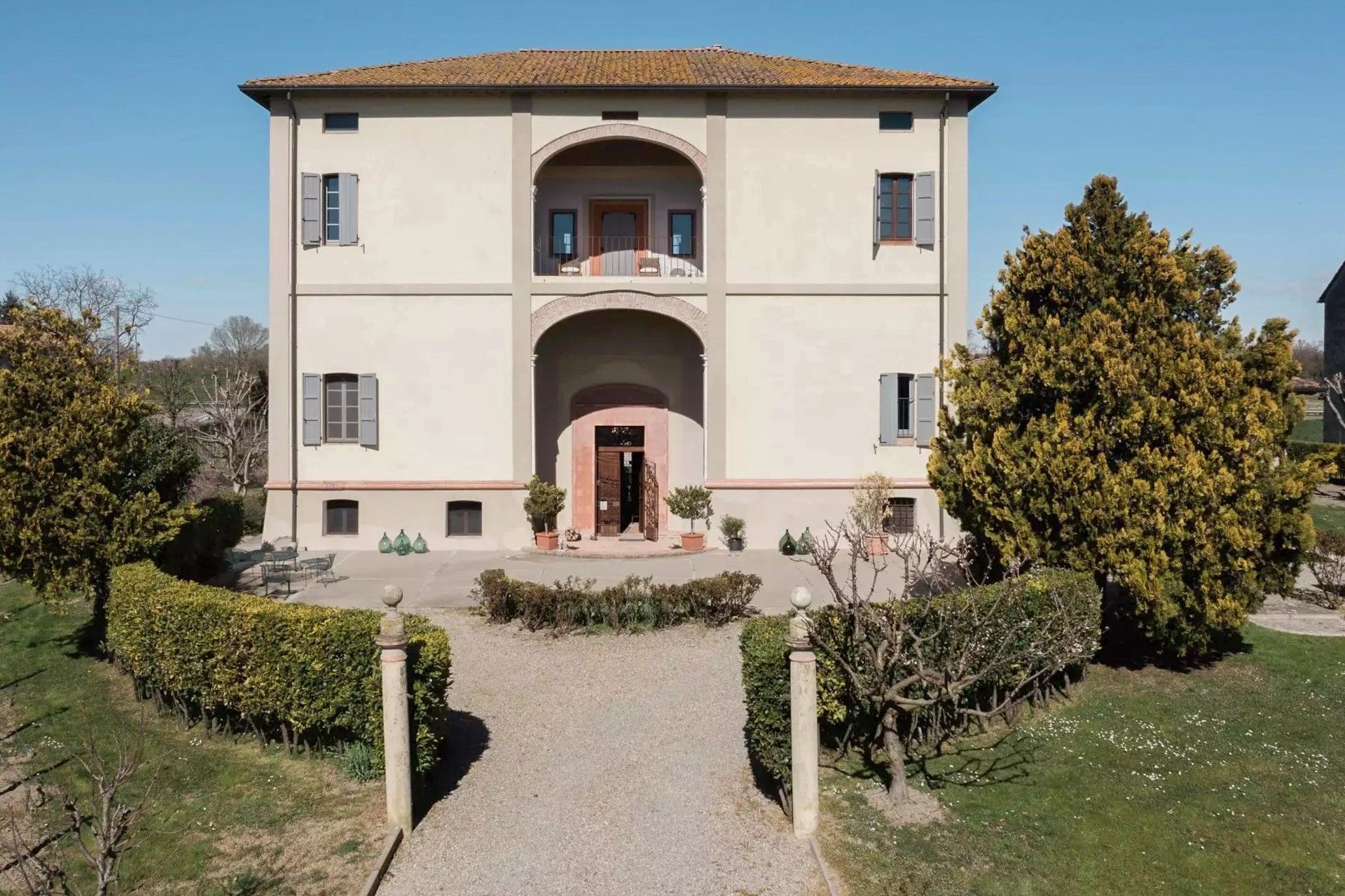 Immagini Villa con piccolo vigneto a nord di Parma