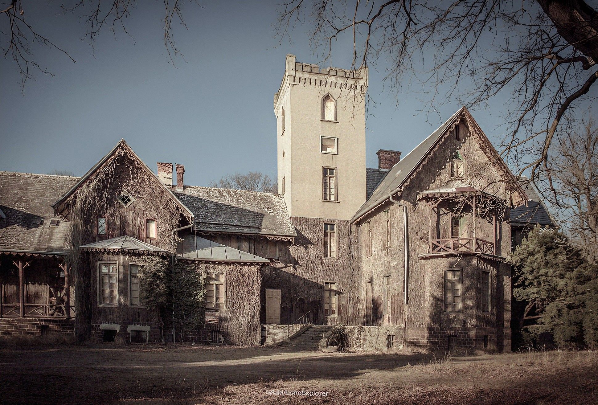 Immagini Castello forestale in Polonia - proprietà unica in Europa