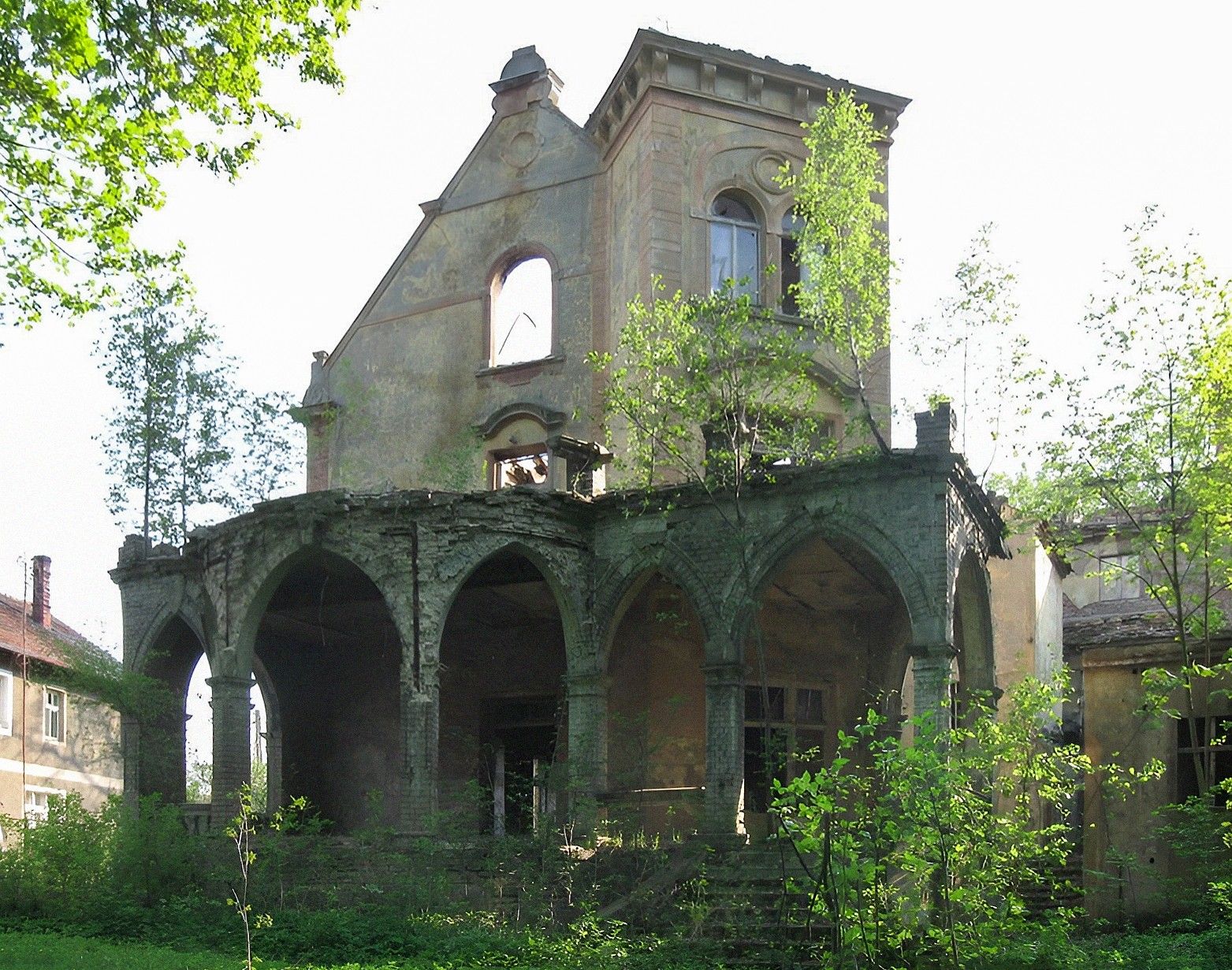 Immagini Polish-German border: Historical plot with ruined manor