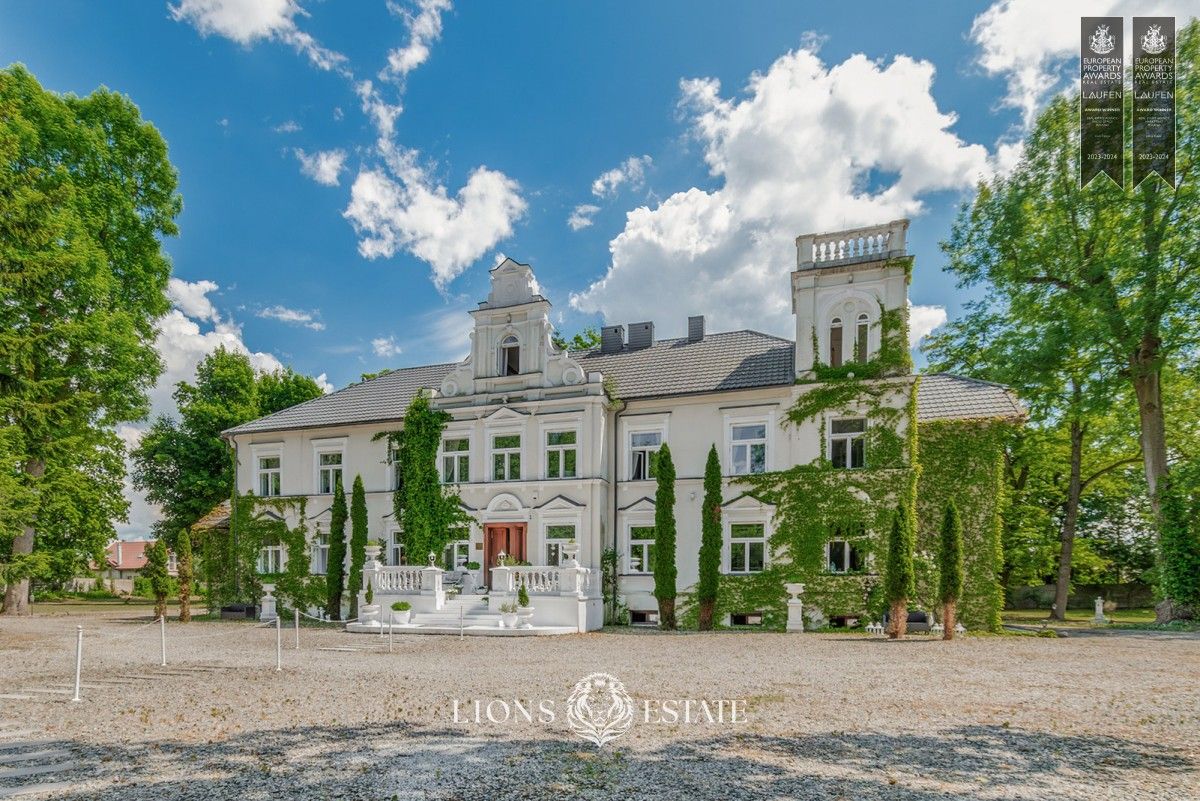 Immagini Casa padronale ristrutturata nel centro della Polonia