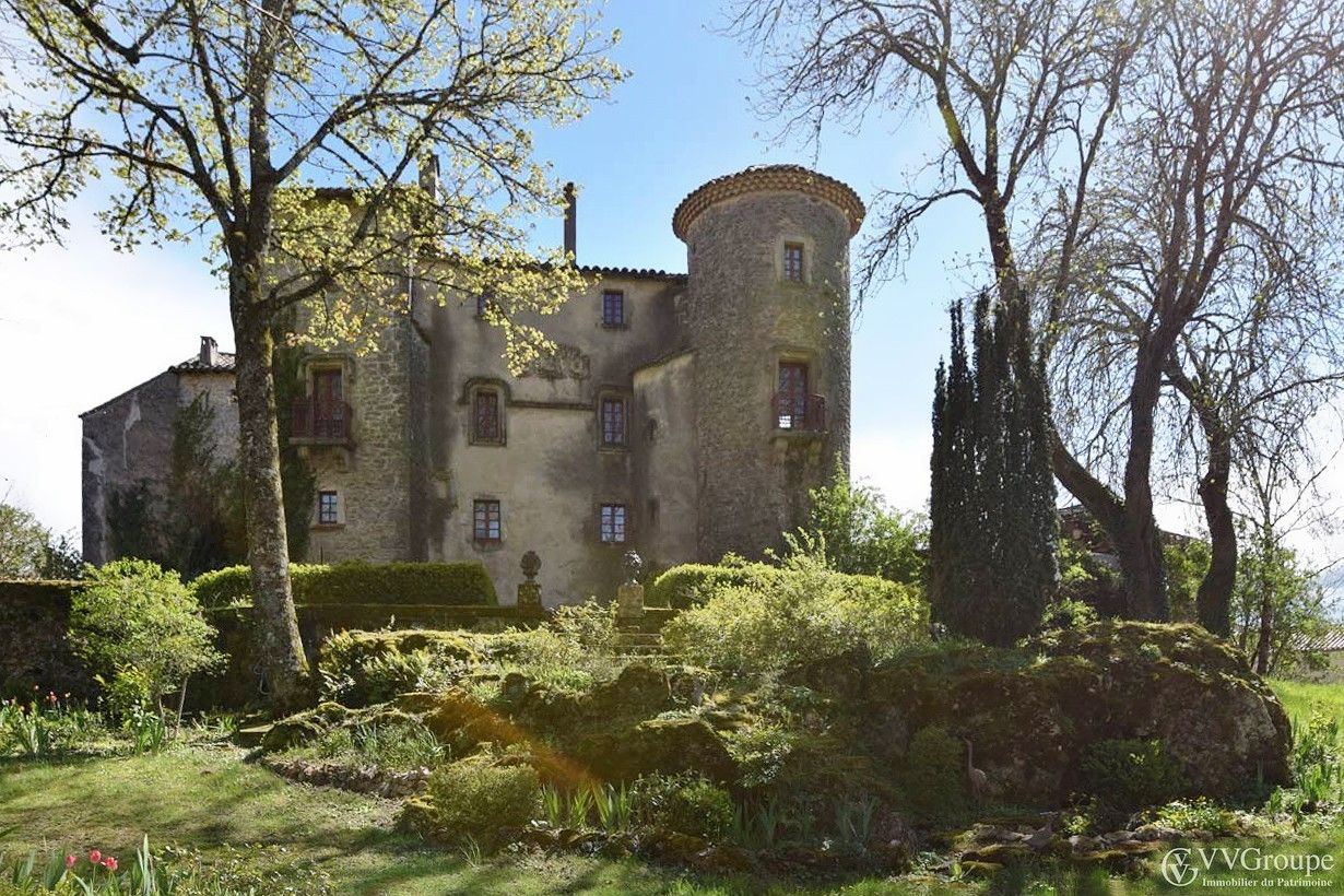 Immagini Castello nel Parco Naturale dei Grands Causses, nel sud della Francia