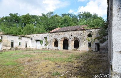 Monastero in vendita Foix, Occitania, Cortile