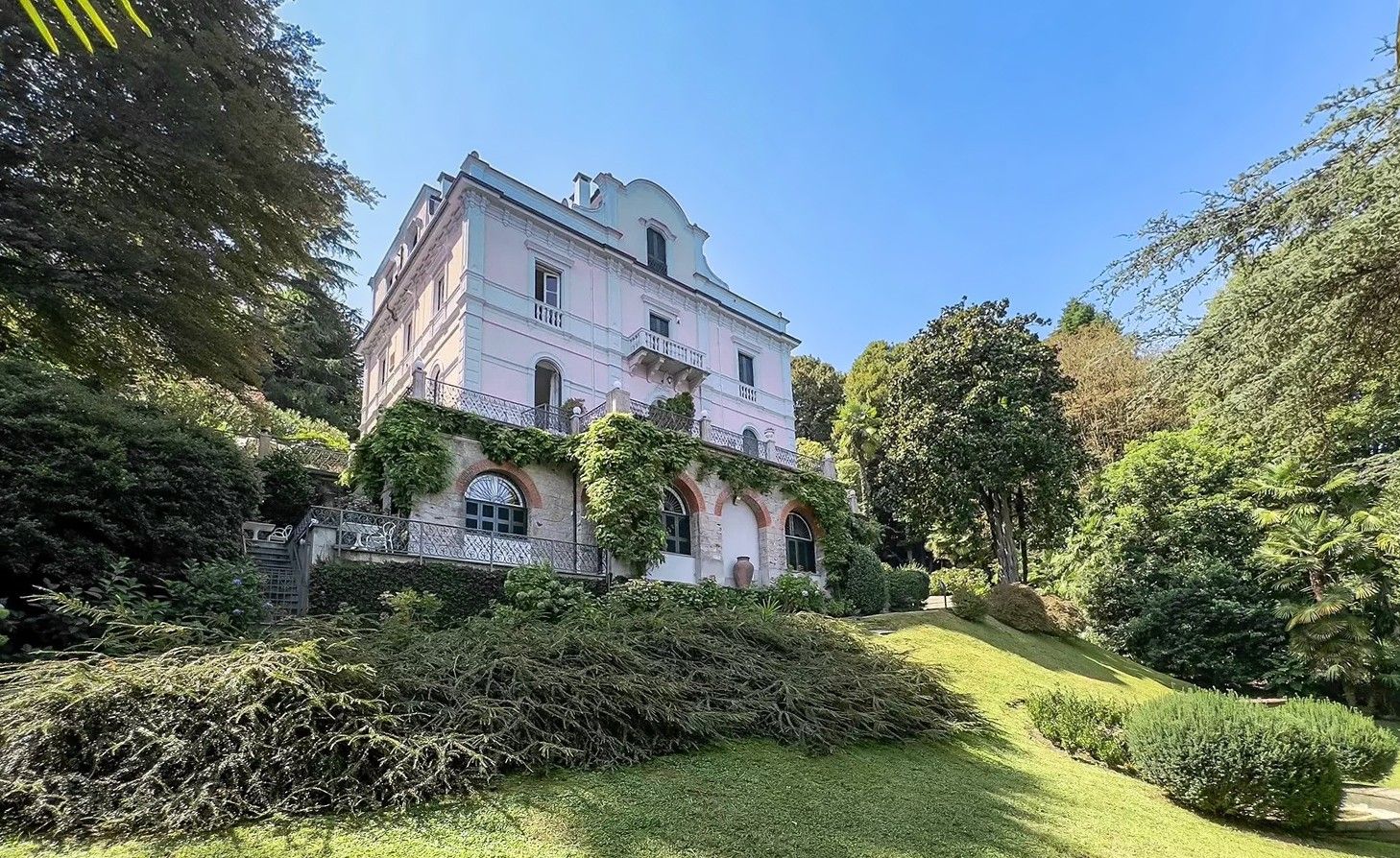 Immagini Appartamento in Villa Amalia a Stresa - Vista lago e spiaggia privata