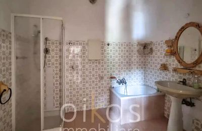 Casa di città in vendita Oria, Puglia, Bagno