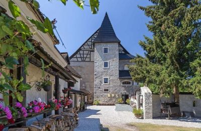 Castello in vendita Karlovarský kraj, Cortile