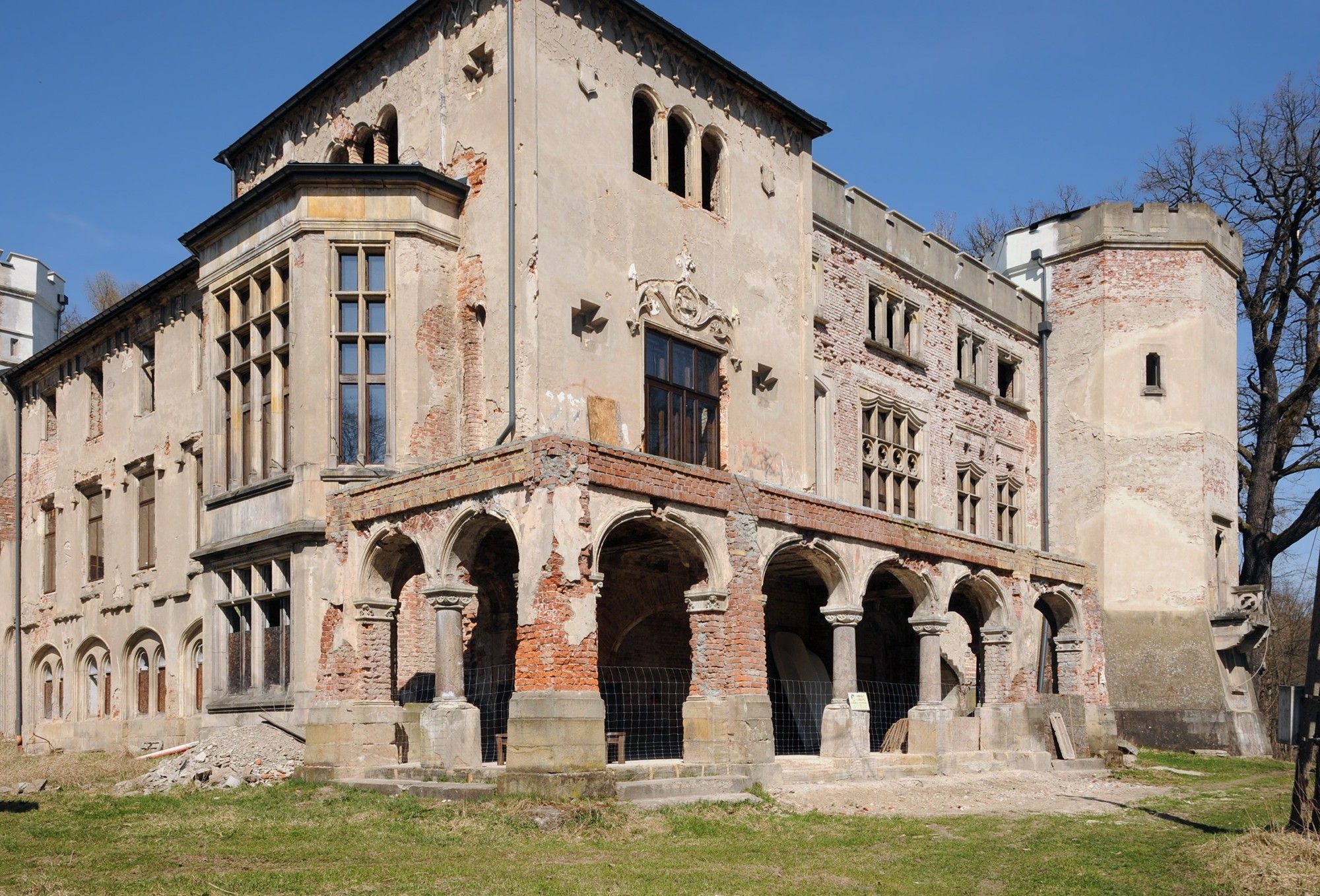 Immagini Palazzo neogotico in Polonia - Ispirato ai castelli scozzesi