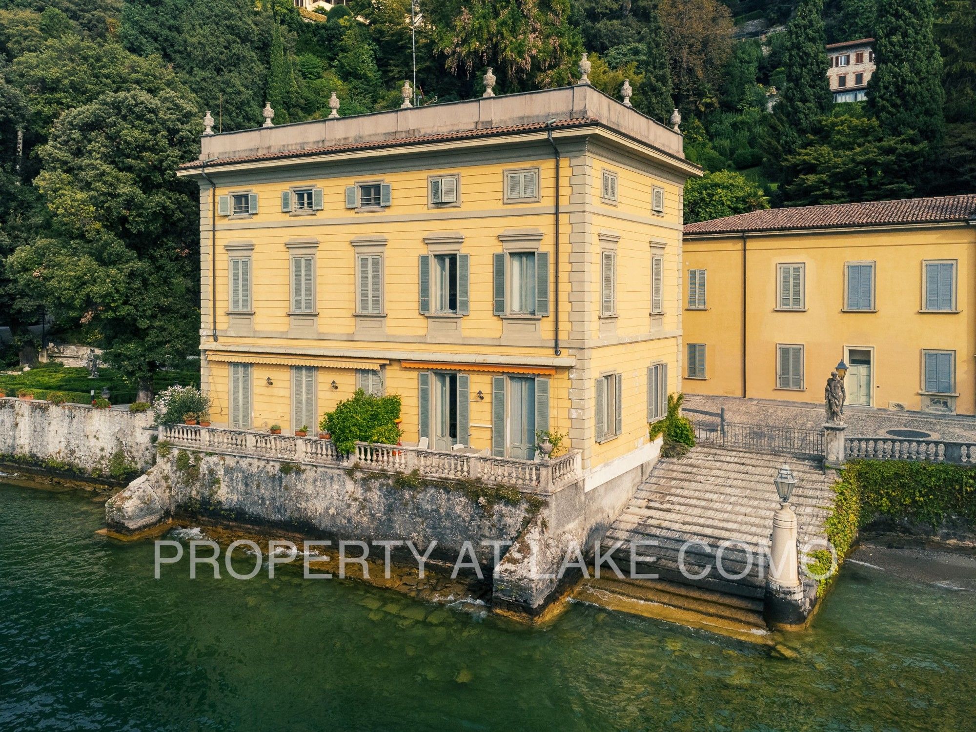 Immagini Appartamento di lusso sul lago di Como nella Villa Taverna, Torno