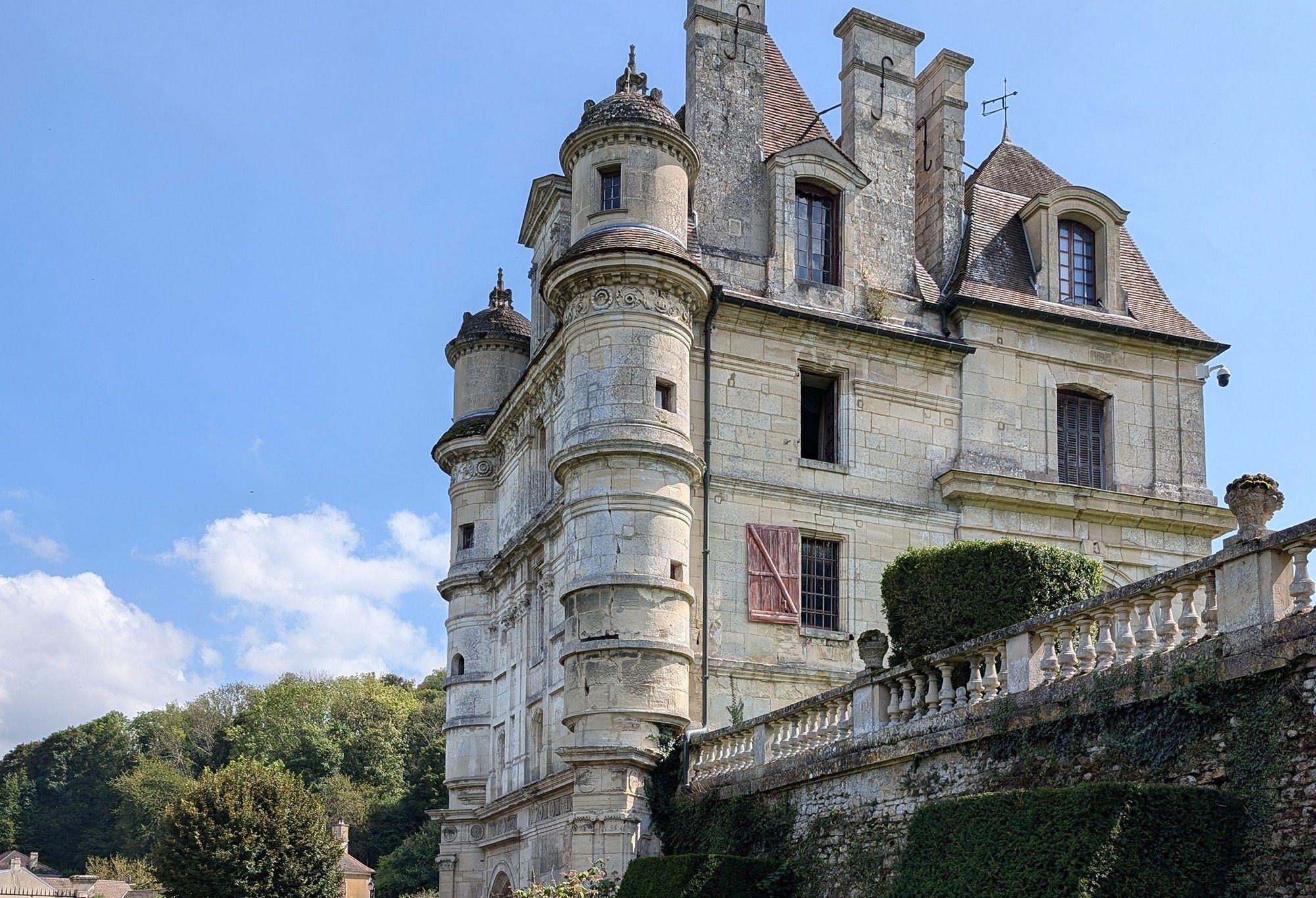 Immagini Castello e magnifici giardini, a 60 km da Parigi