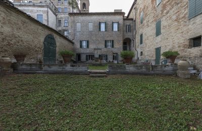 Immobili di carattere, Dimora storica settecentesca affrescata e con giardino