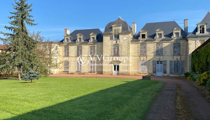 Palazzo in vendita Thouars, Nuova Aquitania,  Francia