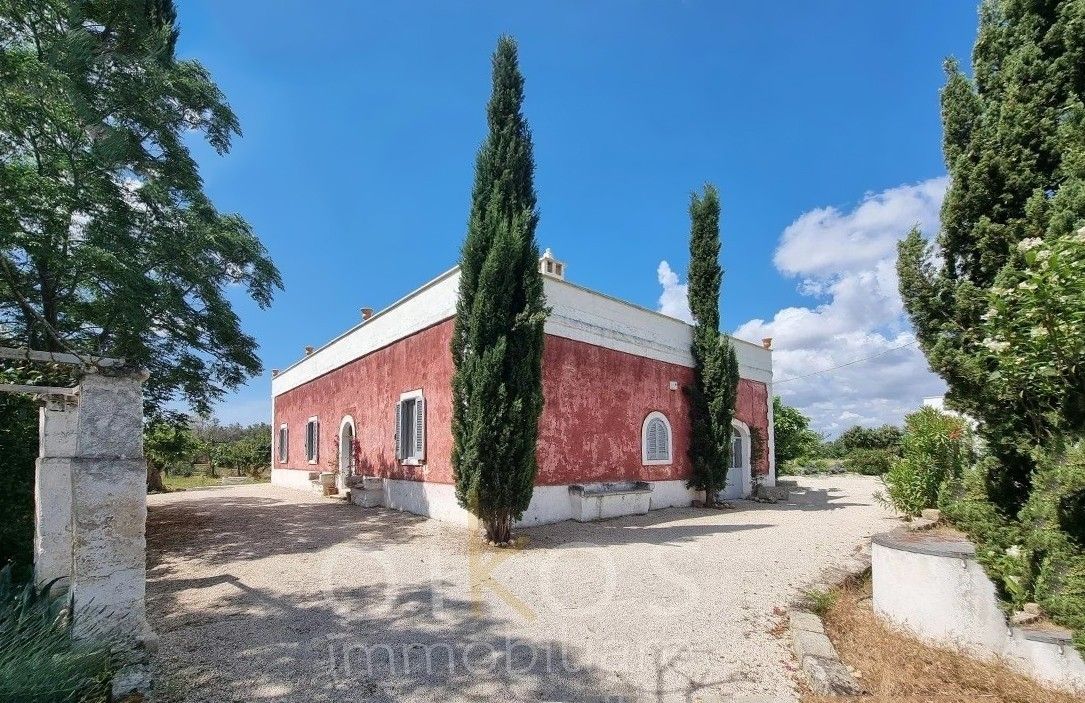 Immagini Dimora di campagna vicino a Oria con dependance e piscina