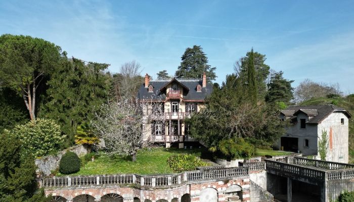 Villa storica in vendita Bagnères-de-Bigorre, Occitania,  Francia