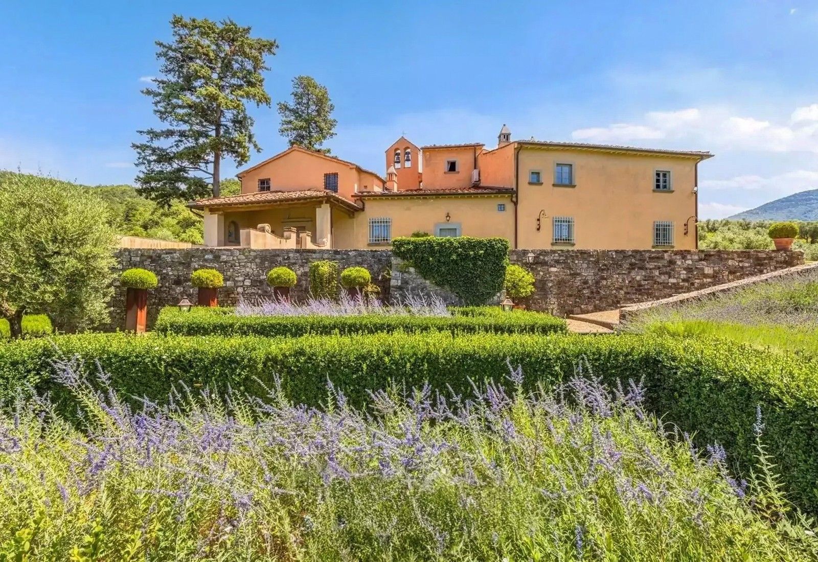 Immagini Esclusiva proprietà di epoca rinascimentale sulle colline di Firenze