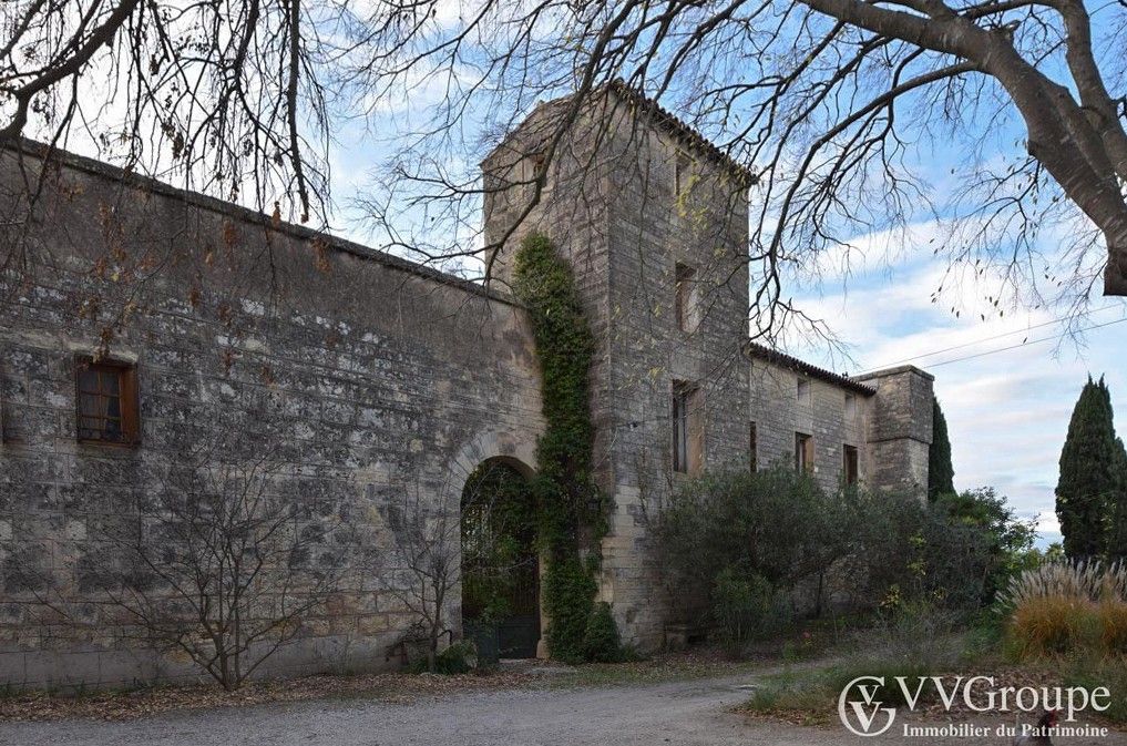 Immagini Residenza templare con parco e cappella