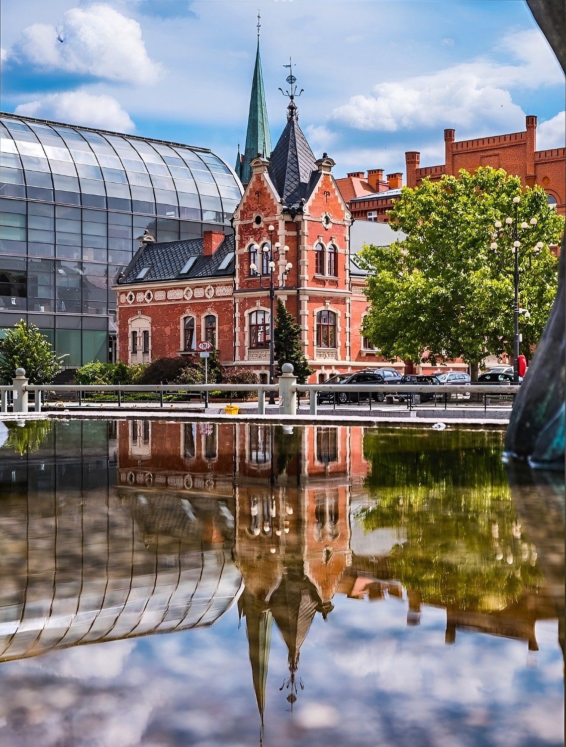 Immagini Villa storica sulla riva del fiume a Bydgoszcz